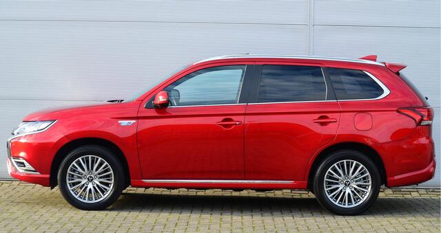 Mitsubishi OUTLANDER PHEV 2.4 INSTYLE 4WD PLUG IN HYBRID | V2G | FULL OPTIONS | SCHUIFDAK | ADAPTIEF CRUISE | FABRIEKSGARANTIE TOT 01-10-2029* | ALL IN RIJKLAARPRIJS