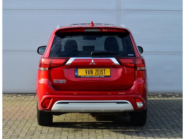 Mitsubishi OUTLANDER PHEV 2.4 INSTYLE 4WD PLUG IN HYBRID | V2G | FULL OPTIONS | SCHUIFDAK | ADAPTIEF CRUISE | FABRIEKSGARANTIE TOT 01-10-2029* | ALL IN RIJKLAARPRIJS