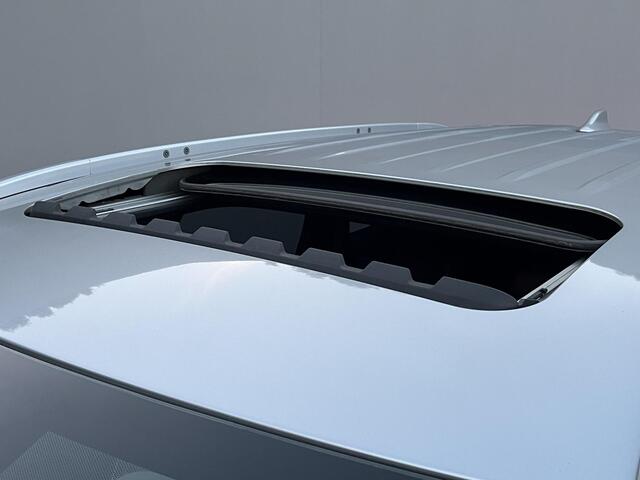 Mitsubishi OUTLANDER 2.4 PHEV Instyle / Trekhaak (Trekgewicht 1.500kg) / Elektrisch Glazen Schuif- en Kanteldak / Navigatie via Apple Carplay & Android Auto / Stuur- en Stoelverwarming / Rondomzicht camera / Keyless Entry & Start / Adaptieve Cruise Control / Climate Control /