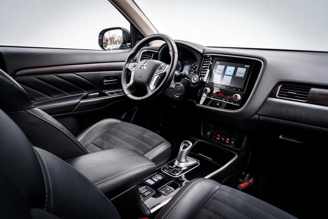 Mitsubishi OUTLANDER 2.4 PHEV Intense I 1e Eigenaar I 4 WD I LED I Trekhaak I LMV I Camera I 18 inch. LMV