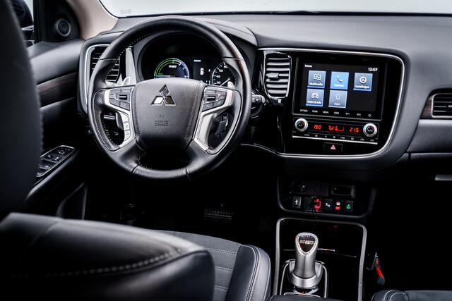 Mitsubishi OUTLANDER 2.4 PHEV Intense I 1e Eigenaar I 4 WD I LED I Trekhaak I LMV I Camera I 18 inch. LMV