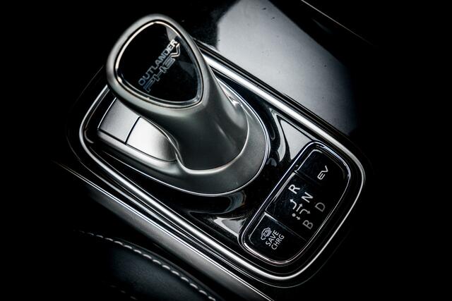 Mitsubishi OUTLANDER 2.4 PHEV Intense I 1e Eigenaar I 4 WD I LED I Trekhaak I LMV I Camera I 18 inch. LMV