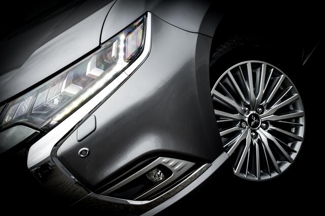 Mitsubishi OUTLANDER 2.4 PHEV Intense I 1e Eigenaar I 4 WD I LED I Trekhaak I LMV I Camera I 18 inch. LMV