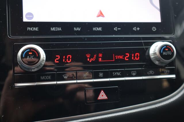 Mitsubishi OUTLANDER 2.4 PHEV Intense+ Standkachel/Apple/AndroidAuto/AllSeasons