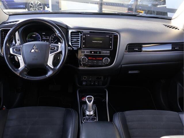 Mitsubishi OUTLANDER 2.4 PHEV Intense+ | Pano | Trekhaak | Camera | Apple/Android | Standkachel