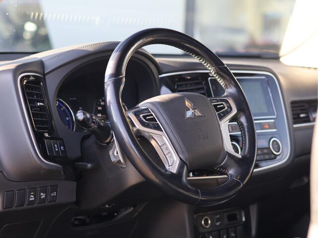 Mitsubishi OUTLANDER 2.4 PHEV Intense+ | Pano | Trekhaak | Camera | Apple/Android | Standkachel