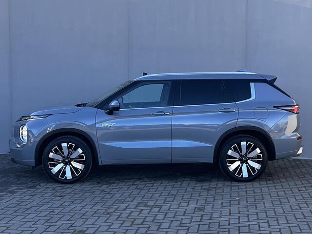 Mitsubishi OUTLANDER 2.4 PHEV Instyle / Fabrieksgarantie tot 04-2033 / Panorama schuifdak / 1.600 kg Trekhaak / HUD / Camera 360° / Elektrische stoelen en klep / Stuur-, stoel- en achterbankverwarming / Leder / 20"LM wielen /