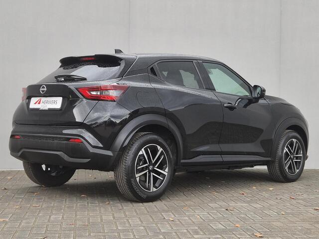 Nissan JUKE 1.0 DIG-T N-Connecta / Fabrieksgarantie t/m 12-03-2028 / Cold Pack / Trekgewicht 1250 kg / all-season banden / Apple Carplay Android Auto / Adaptief CC / Stuur-, Stoel en Voorruit verwarming / Achteruitrijcamera / Keyless Entry/Start / Draadloze telefoon 