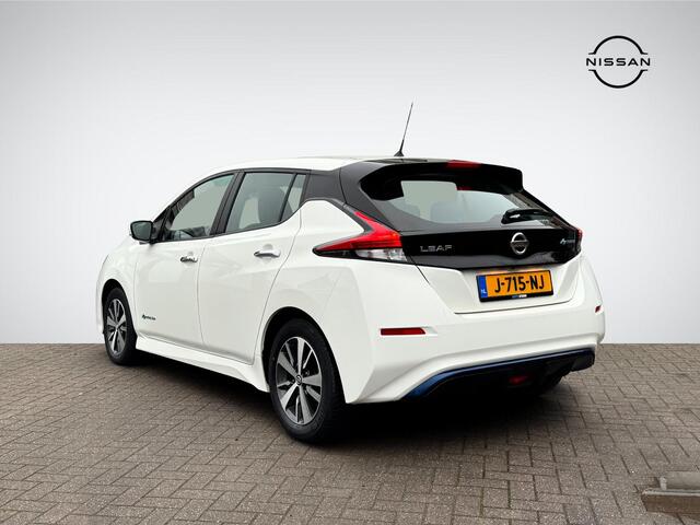 Nissan LEAF Acenta 40 kWh | Navigatie | Camera | Apple Carplay/Android Auto | Dodehoek | Adapt. Cruise Control | Keyless Entry | Rijklaarprijs!