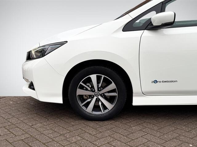 Nissan LEAF Acenta 40 kWh | Navigatie | Camera | Apple Carplay/Android Auto | Dodehoek | Adapt. Cruise Control | Keyless Entry | Rijklaarprijs!