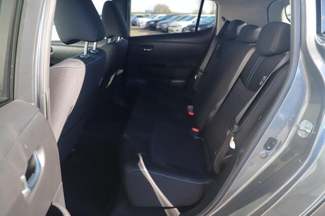 Nissan LEAF N-Connecta 40 kWh Trekhaak Navigatie 360 Camera Stoelverwarming Carplay