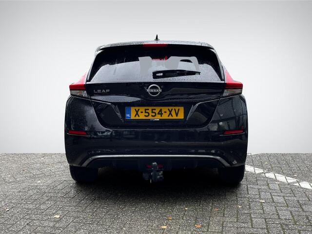 Nissan LEAF N-Connecta 39 kWh | Trekhaak | Navigatie | Stuur- + Stoelverwarming | 360° Camera | Keyless Entry | Adapt. Cruise Control | Rijklaarprijs!