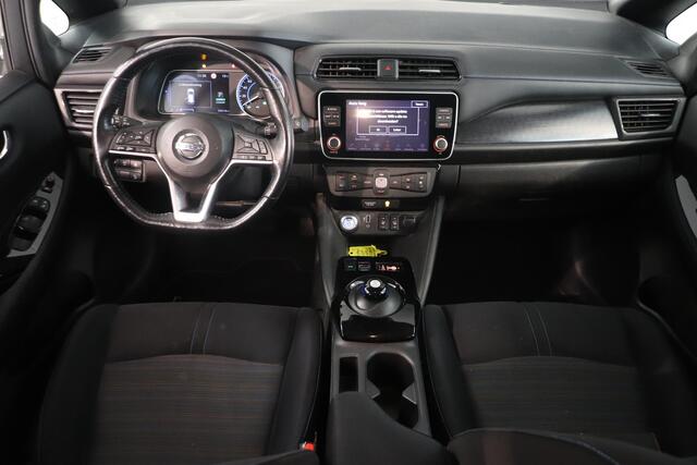 Nissan LEAF N-Connecta 40 kWh | 360° Camera | Stoelverwarming | Adaptieve cruisecontrol | Climate control | Key-less | Navigatie |