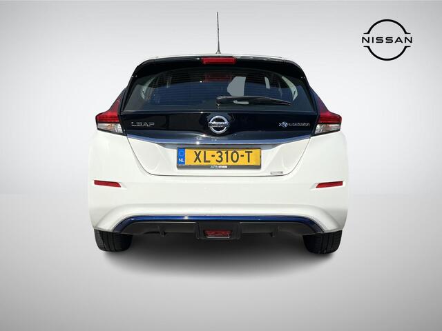 Nissan LEAF Acenta 40 kWh Chrome Pack, SoH 89% | Navigatie | Camera | Adapt. Cruise Control | Apple Carplay/Android Auto | Keyless Entry | Dodehoek Detectie | Rijklaarprijs!