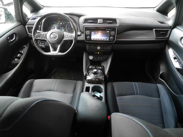 Nissan LEAF Acenta 40 kWh | Achteruitrijcamera | Stoel en stuurverwarming | Navigatie | Lichtmetalen velgen | Climate control | Cruise control adaptive | Keyless entry en start