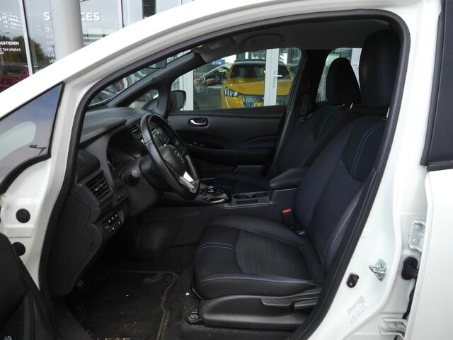 Nissan LEAF Acenta 40 kWh | Achteruitrijcamera | Stoel en stuurverwarming | Navigatie | Lichtmetalen velgen | Climate control | Cruise control adaptive | Keyless entry en start