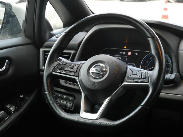 Nissan LEAF Acenta 40 kWh | Achteruitrijcamera | Stoel en stuurverwarming | Navigatie | Lichtmetalen velgen | Climate control | Cruise control adaptive | Keyless entry en start