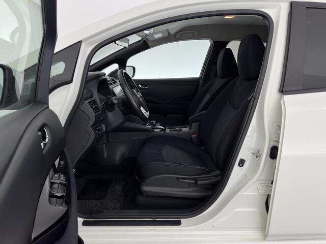 Nissan LEAF Acenta 40 kWh {SOH-90%} Aut. *ADAPTIVE-CRUISE | KEYLESS | NAVI-FULLMAP | BLIND-SPOT | DAB+ | PDC | COMFORTSEATS | DIGI-COCKPIT | PRIVACY-GLASS | 17"ALU