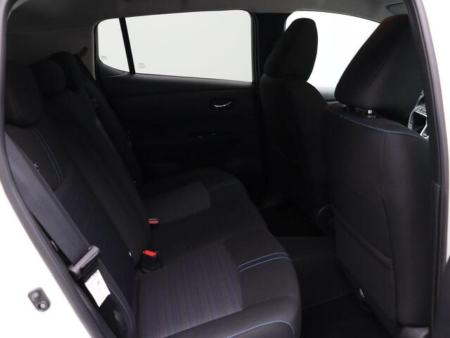 Nissan LEAF N-Connecta 40 kWh | Accu Score 94,7% | Stoelverwarming voor en achter | Rondomzicht camera | Climate control | Navigatie |