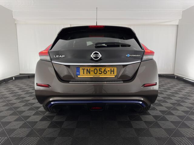 Nissan LEAF Tekna 40 kWh { SOH-92% } (INCL-BTW ) *LUXURY-LEATHER | FULL-LED | KEYLESS | NAVI-FULLMAP | BLIND-SPOT | DAB+ | HEATED-COMFORTSEATS | DIGI-COCKPIT | PRIVACY-GLASS | TOPVIEW-CAMERA | 17"ALU*