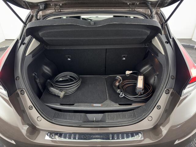 Nissan LEAF Tekna 40 kWh { SOH-92% } (INCL-BTW ) *LUXURY-LEATHER | FULL-LED | KEYLESS | NAVI-FULLMAP | BLIND-SPOT | DAB+ | HEATED-COMFORTSEATS | DIGI-COCKPIT | PRIVACY-GLASS | TOPVIEW-CAMERA | 17"ALU*