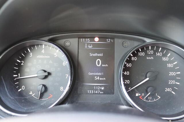 Nissan QASHQAI 1.2 N-Connecta | Panoramadak | Trekhaak | Achteruitrijcamera |