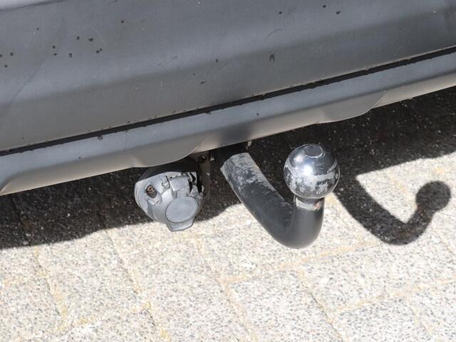 Nissan QASHQAI 1.2 N-Connecta | Panoramadak | Trekhaak | Achteruitrijcamera |