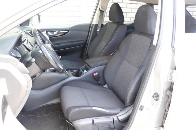 Nissan QASHQAI 1.2 N-Connecta | Panoramadak | Trekhaak | Achteruitrijcamera |