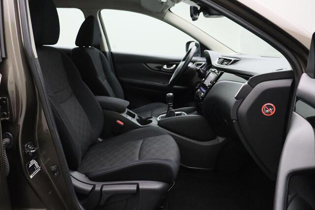 Nissan QASHQAI 1.2 N-Vision 2017 Navigatie | Camera | Bluetooth | Climate control | Cruise control | Trekhaak | LED | PDC | Elektrische ramen + spiegels | Lichtmetaal | Stoelverwarming |