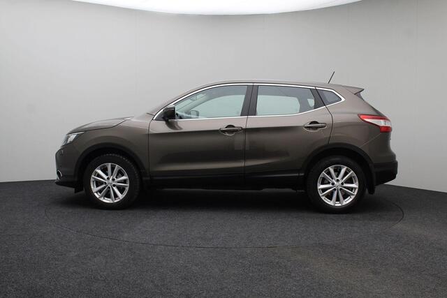 Nissan QASHQAI 1.2 N-Vision 2017 Navigatie | Camera | Bluetooth | Climate control | Cruise control | Trekhaak | LED | PDC | Elektrische ramen + spiegels | Lichtmetaal | Stoelverwarming |