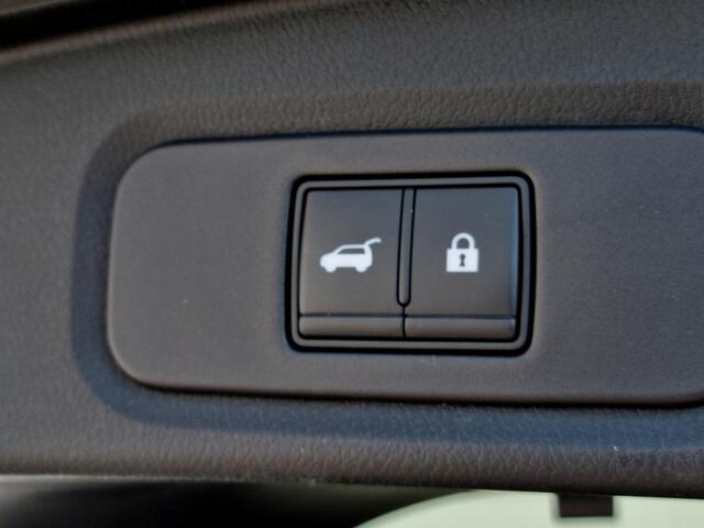 Nissan QASHQAI 1.3 MHEV Tekna Automaat / Trekhaak (1400KG Trekgewicht) / Panoramadak /