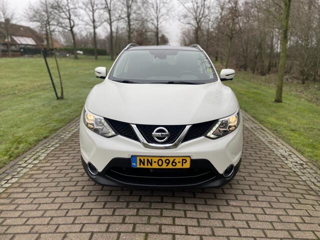 Nissan QASHQAI 1.2 N-Connecta 360 Graden camera, Panorama, Winterpakket, DAB