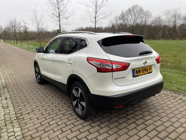 Nissan QASHQAI 1.2 N-Connecta 360 Graden camera, Panorama, Winterpakket, DAB