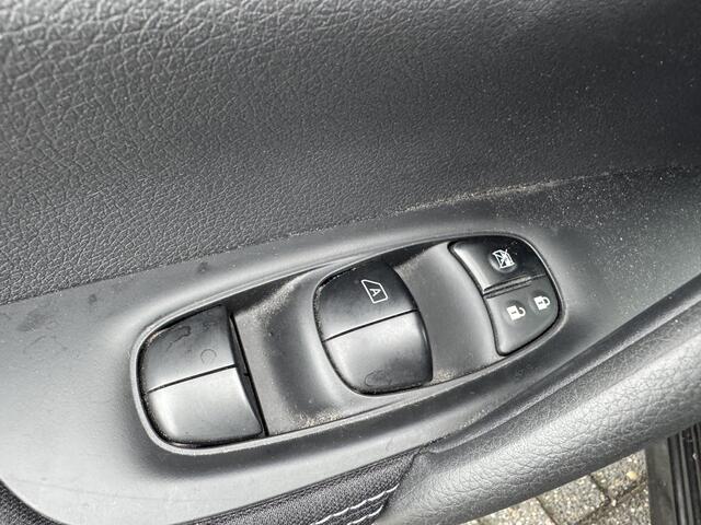 Nissan QASHQAI 1.2 N-Connecta | Navigatie | Camera | DAB | Lichtmetalen Velgen | Trekhaak |