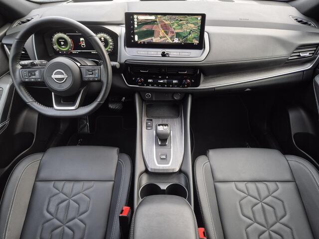 Nissan QASHQAI 1.3 MHEV Xtronic Tekna / Fabrieksgarantie tot 04-2028 / Nieuw Model / Facelift / Cold Pack / HUD / Trekgewicht 1800 kg / Stuur-, Stoel en Voorruit verwarming / Elektrische achterklep / Rondomzicht camera / Adaptief CC / Apple Carplay Android Auto /