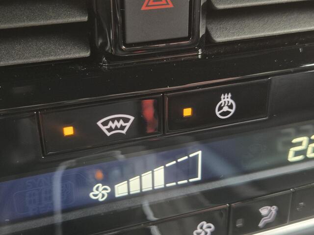 Nissan QASHQAI 1.3 MHEV Xtronic Tekna / Fabrieksgarantie tot 04-2028 / Nieuw Model / Facelift / Cold Pack / HUD / Trekgewicht 1800 kg / Stuur-, Stoel en Voorruit verwarming / Elektrische achterklep / Rondomzicht camera / Adaptief CC / Apple Carplay Android Auto /