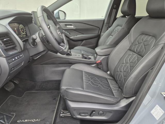 Nissan QASHQAI 1.3 MHEV Xtronic Tekna / Fabrieksgarantie tot 04-2028 / Nieuw Model / Facelift / Cold Pack / HUD / Trekgewicht 1800 kg / Stuur-, Stoel en Voorruit verwarming / Elektrische achterklep / Rondomzicht camera / Adaptief CC / Apple Carplay Android Auto /