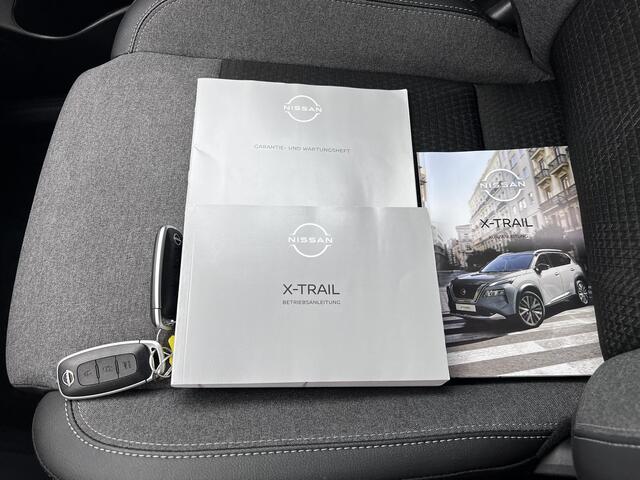 Nissan QASHQAI 1.3 MHEV Xtronic N-Connecta / Fabrieksgarantie tot 04-2028 / Nieuw Model / Facelift / Cold Pack / HUD / Trekgewicht 1800 kg / Stuur-, Stoel en Voorruit verwarming / Elektrische achterklep / Rondomzicht camera / Adaptief CC / Apple Carplay Android Auto /