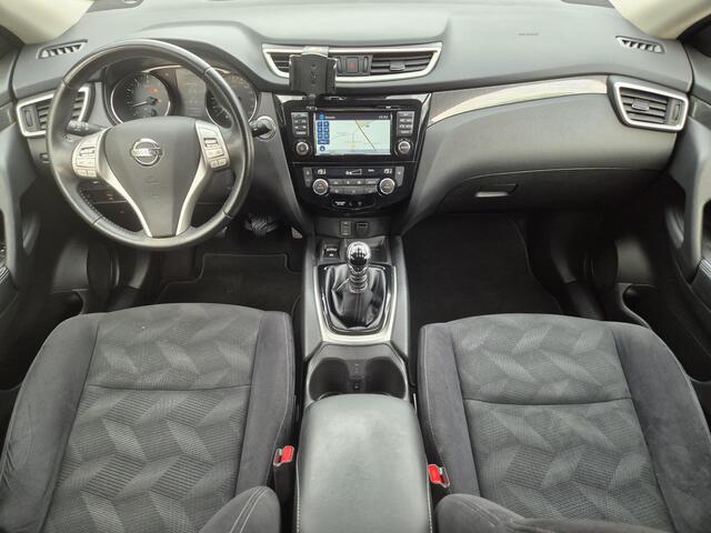 Nissan X-TRAIL 1.6 DIG-T N-Connecta / 1800kg Trekgewicht / afn. Trekhaak / Glazen schuif- en kanteldak / Elektrische achterklep / Stoelverwarming / Keyless Entry/Start / Rondomzicht camera / Navigatie / Cruise control /