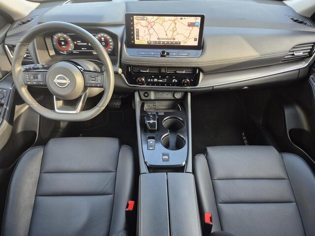 Nissan X-TRAIL 1.5 e-Power Tekna Automaat / HUD / Glazen schuif- en kanteldak / Elektrische achterklep / Stuur-, Stoel en Achterbank verwarming / Rondomzicht camera / Adaptief CC / Apple Carplay Android Auto / Voorruit verwarming /