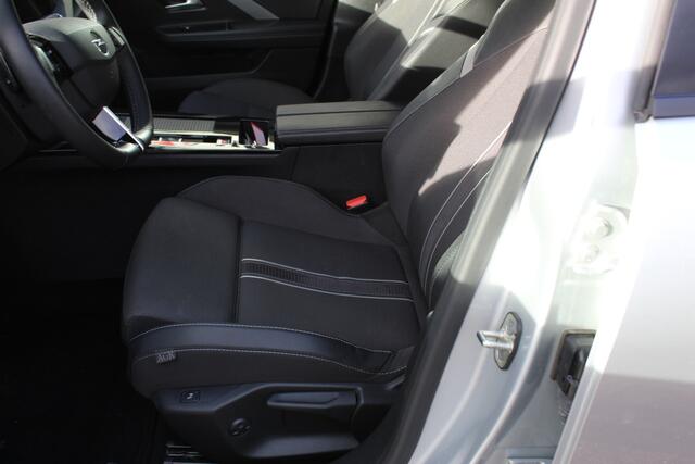 Opel ASTRA Sports Tourer 1.2 Turbo GS Line , 130 pk Automaat Climate control , Cruise control , Stoelverwarming , Bluetooth LED dag rijverlichting , AGR Stoel