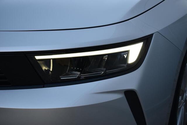 Opel ASTRA Sports Tourer 1.2 Turbo Edition NAVI / CAMERA / PDC