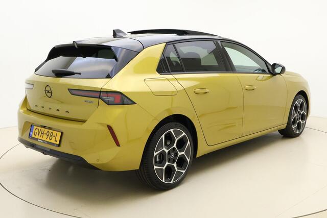 Opel ASTRA 1.2 Turbo Hybrid Ultimate | VOORRAAD | Schuif/kantel dak | Adaptive Cruise Control | Verwarmde voorruit | Stoelverwarming | 360° Camera | VOL OPTIES
