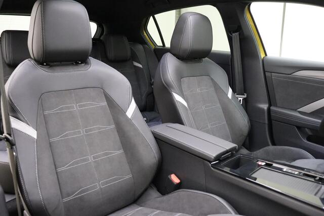 Opel ASTRA 1.2 Turbo Hybrid Ultimate | VOORRAAD | Schuif/kantel dak | Adaptive Cruise Control | Verwarmde voorruit | Stoelverwarming | 360° Camera | VOL OPTIES