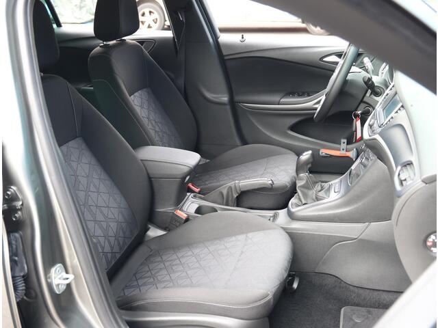 Opel ASTRA Sports Tourer 1.4 150PK Turbo 120 Jaar Edition | AppleCarPlay/AndroidAuto | Climate Control | Navigatie | Armsteun | Cruise Control | Trekhaak | Parkeersensoren | Privacy Glass | Isofix |