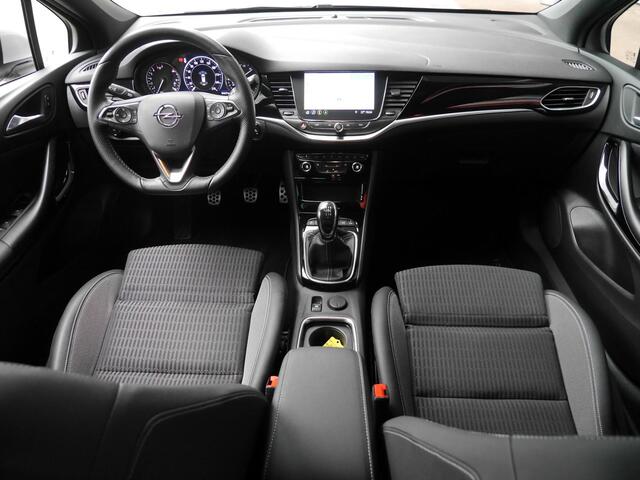 Opel ASTRA 1.2 Elegance | Stoel en stuurverwarming | Navigatie | Parkeersensoren voor en achter | Trekhaak | Led | Achteruitrijcamera | Lichtmetalen velgen | Keyless entry en start