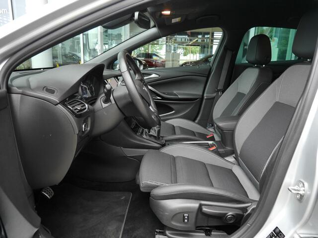 Opel ASTRA 1.2 Elegance | Stoel en stuurverwarming | Navigatie | Parkeersensoren voor en achter | Trekhaak | Led | Achteruitrijcamera | Lichtmetalen velgen | Keyless entry en start