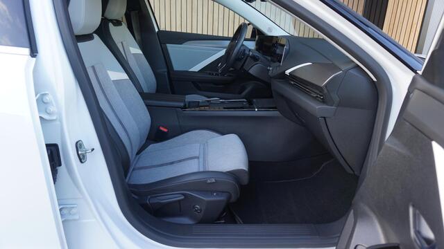 Opel ASTRA 1.6 180pk Hybrid Elegance Virtual Cockpit 17inch LM LED Keyless Afn.Trekhaak A-Camera Stoel/Stuurverwarming 26876km!