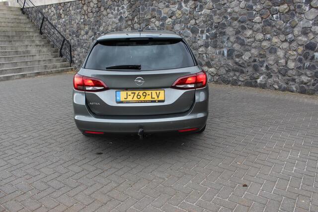 Opel ASTRA Sports Tourer 1.2 Business Executive , 146PK, afn trekhaak, camera, dab audio, navi. agr comfort stoel.