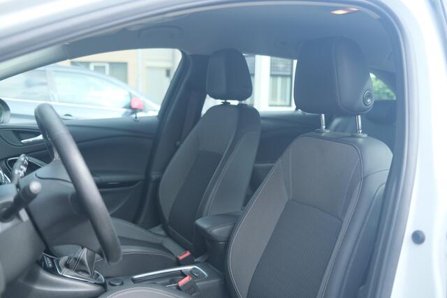 Opel ASTRA Sports Tourer 1.2 Business Elegance Trekhaak | Camera | 16" | Comfort stoel !